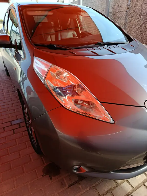 Nissan Leaf 2016 - 7500 EUR, 140000 km - AUTO.MOTO.pt - 140000km - foto 5 de 11