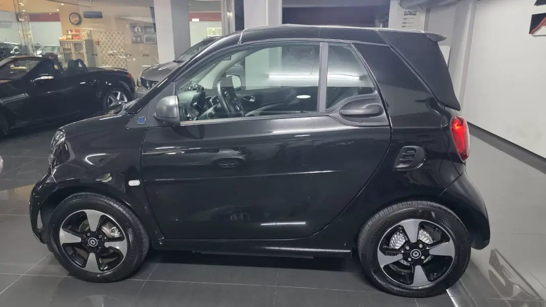Smart Fortwo Cabrio 2021 - 14990 EUR, 68000 km - 68000km - foto 20 de 27
