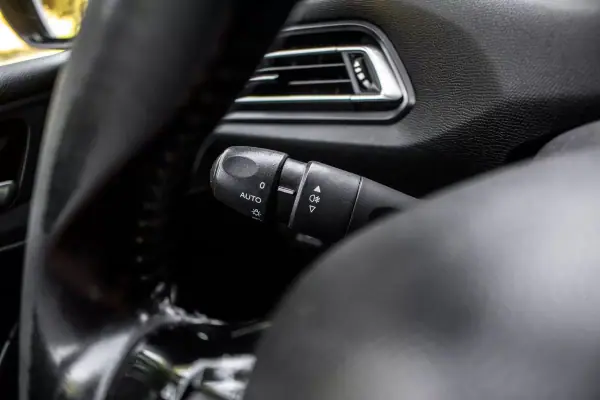 Peugeot 308 SW 2019 - 8250 EUR, 315740 km - AUTO.MOTO.pt - 315740km - foto 15 de 37
