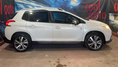 Peugeot 2008 2015 - 8500 EUR, 166000 km - AUTO.MOTO.pt - 166000km - foto 4 de 44