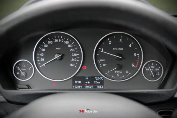 BMW 320 2014 - 15990 EUR, 159000 km - AUTO.MOTO.pt - 159000km - foto 19 de 34
