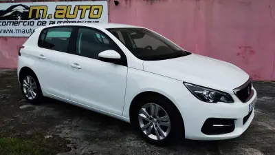 Peugeot 308 2019 - 11999 EUR, 99999 km - AUTO.MOTO.pt - 99999km - foto 4 de 35