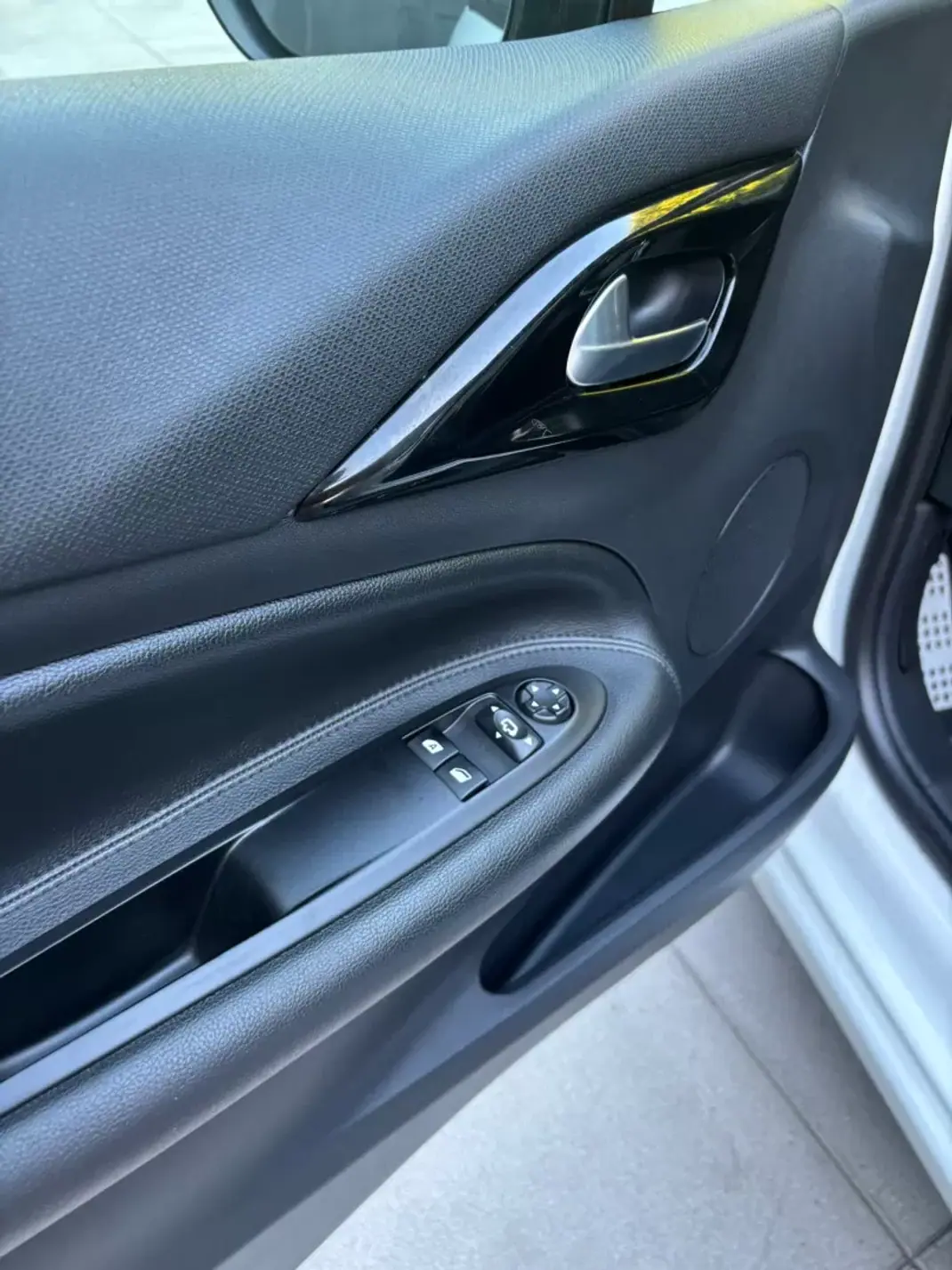 Citroën DS3 2013 - 10900 EUR, 135000 km - AUTO.MOTO.pt - 135000km - foto 19 de 31