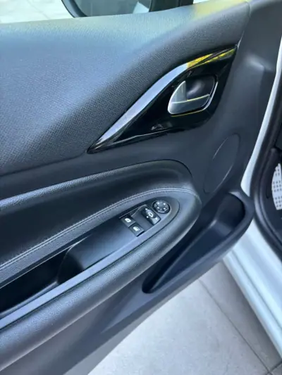 Citroën DS3 2013 - 10900 EUR, 135000 km - AUTO.MOTO.pt - 135000km - foto 19 de 31