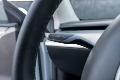 Tesla Model Y 2022 - 36900 EUR, 70000 km - AUTO.MOTO.pt - 70000km - foto 18 de 25