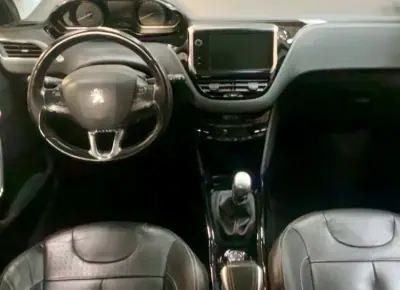 Peugeot 2008 2018 - 13990 EUR, 140457 km - AUTO.MOTO.pt - 140457km - foto 6 de 6