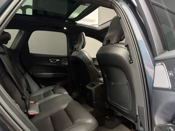 Volvo XC 60 2021 - 42990 EUR, 89987 km - AUTO.MOTO.pt - 89987km - foto 12 de 21