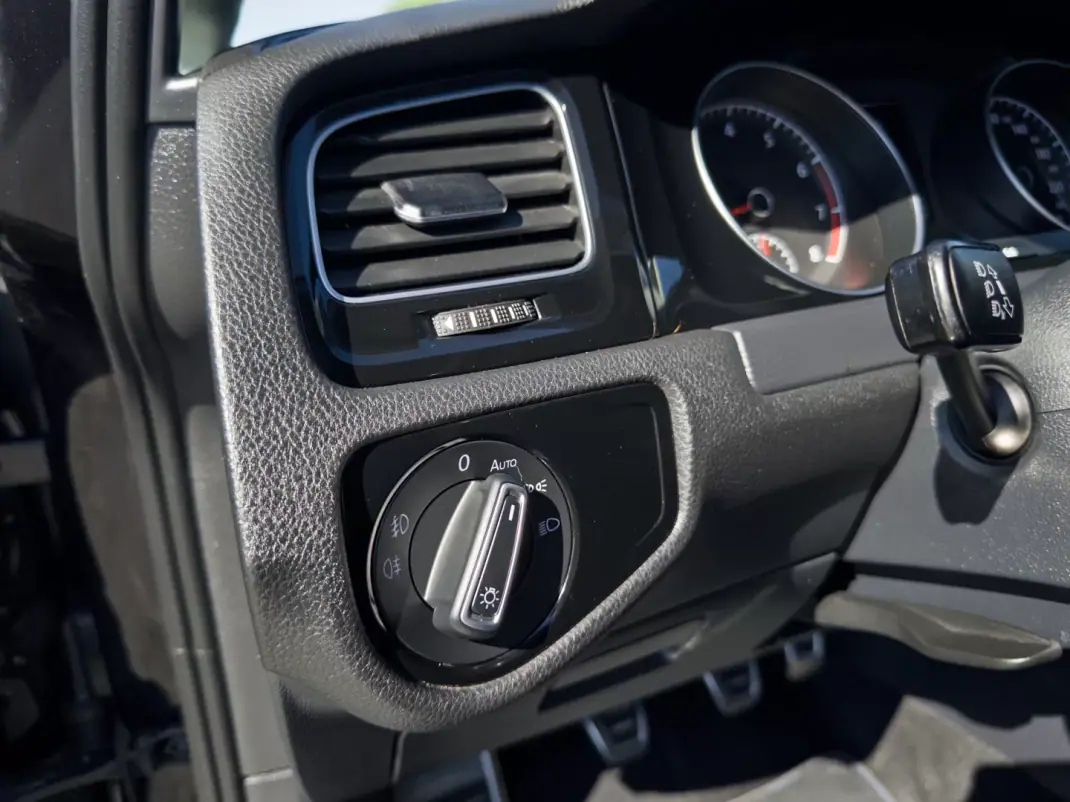 Volkswagen Golf 2018 - 14990 EUR, 105000 km - 105000km - foto 18 de 43