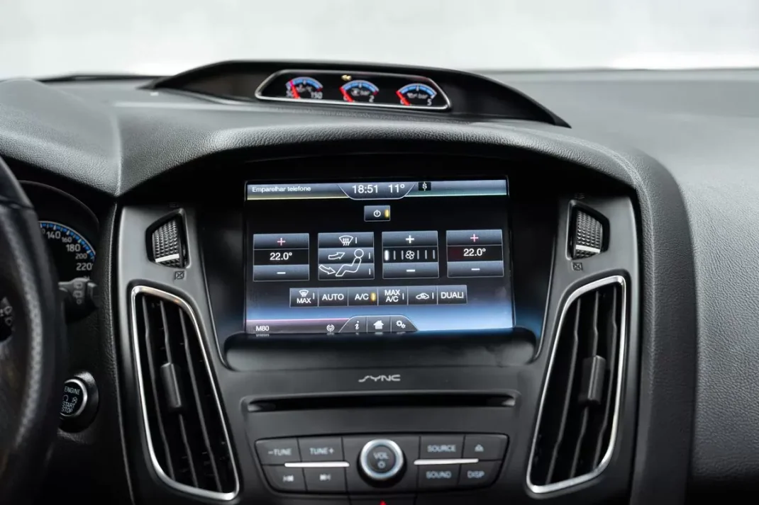 Ford Focus 2016 - 42950 EUR, 61000 km - AUTO.MOTO.pt - 61000km - foto 40 de 49