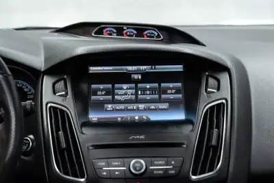 Ford Focus 2016 - 42950 EUR, 61000 km - AUTO.MOTO.pt - 61000km - foto 40 de 49