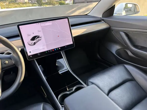 Tesla Model 3 2019 - 24900 EUR, 170000 km - 170000km - foto 36 de 49