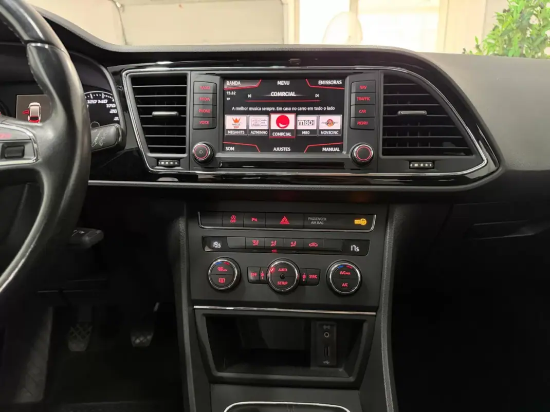 SEAT Leon ST 2016 - 9990 EUR, 214000 km - AUTO.MOTO.pt - 214000km - foto 16 de 19