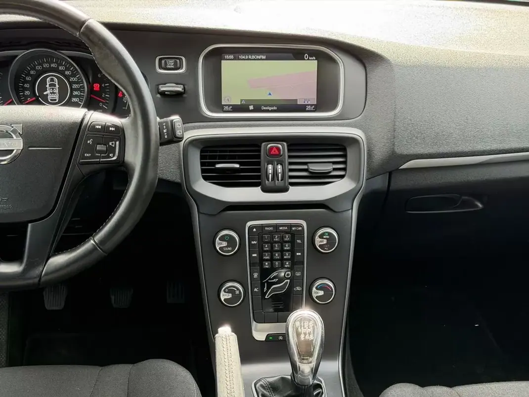 Volvo V40 2014 - 10500 EUR, 169600 km - AUTO.MOTO.pt - 169600km - foto 21 de 32