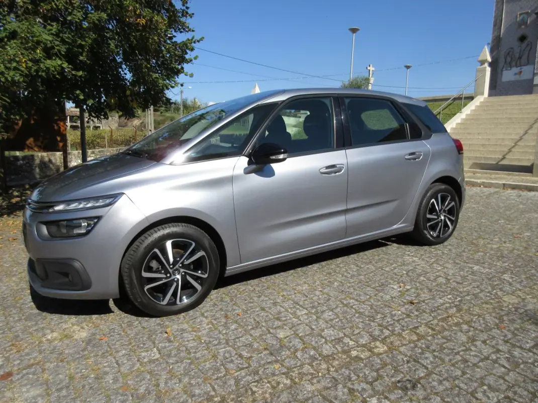 Citroën C4 Picasso 2017 - 12990 EUR, 175000 km - AUTO.MOTO.pt - 175000km - foto 3 de 44