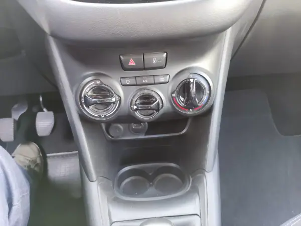 Peugeot 208 2019 - 8250 EUR, 213927 km - AUTO.MOTO.pt - 213927km - foto 18 de 22
