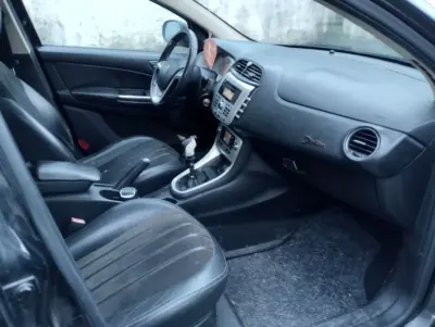 Lancia Delta 2008 - 3450 EUR, 220000 km - AUTO.MOTO.pt - 220000km - foto 10 de 22