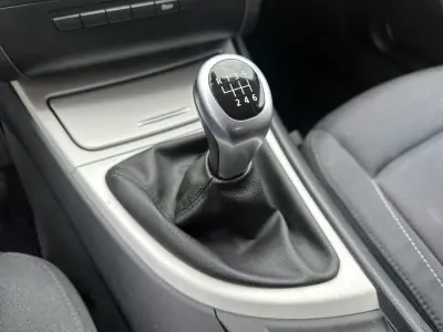 BMW 118 2009 - 8900 EUR, 184000 km - AUTO.MOTO.pt - 184000km - foto 44 de 55
