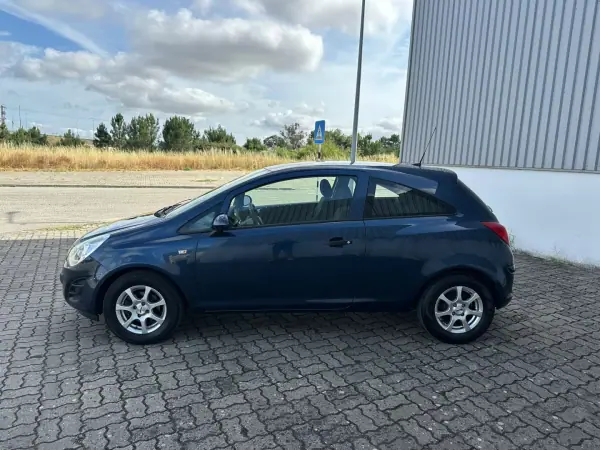 Opel Corsa 2013 - 8490 EUR, 110000 km - AUTO.MOTO.pt - 110000km - foto 7 de 16