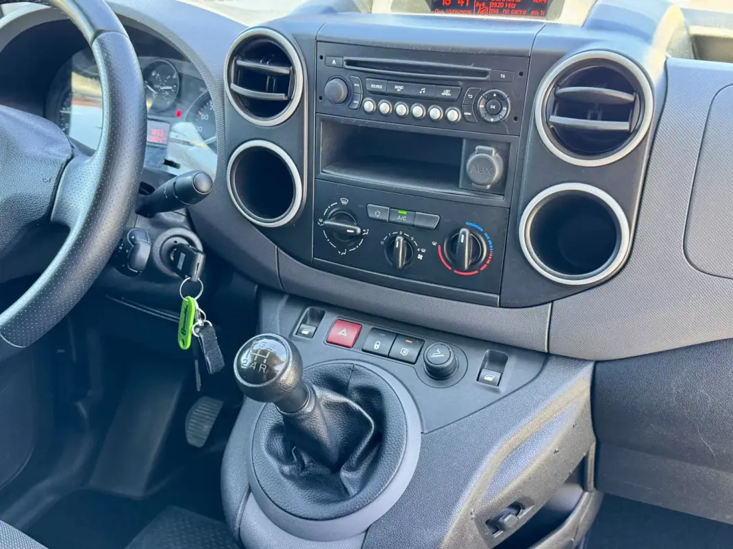 Citroën 2018 - 10500 EUR, 163000 km - AUTO.MOTO.pt - 163000km - foto 10 de 19