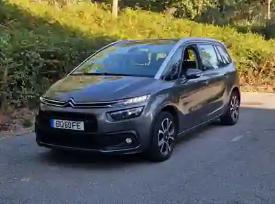 Citroën Grand C4 Spacetourer 2019 - 11000 EUR, 211100 km - AUTO.MOTO.pt - 211100km - foto 2 de 13