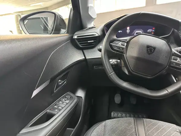 Peugeot 208 2024 - 16500 EUR, 65500 km - 65500km - foto 26 de 29