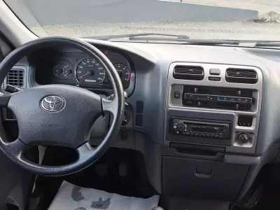 Toyota HiAce 2010 - 12500 EUR, 331380 km - AUTO.MOTO.pt - 331380km - foto 11 de 30