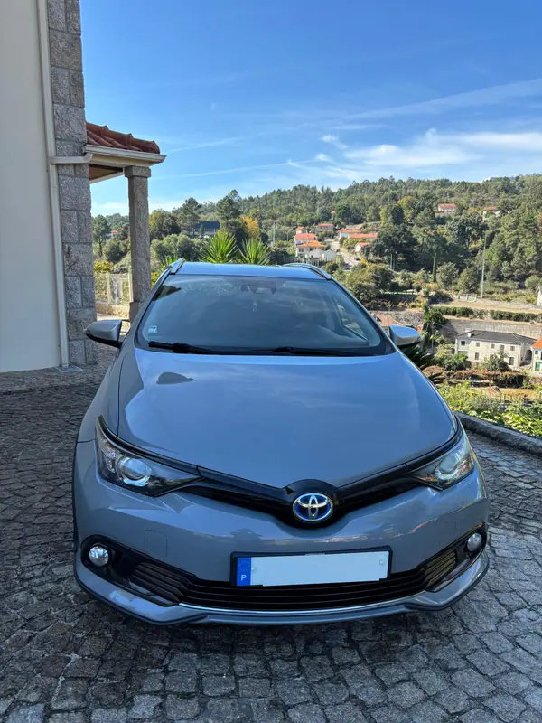 Toyota Auris 2019 — foto 2 de 10