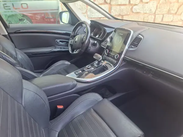 Renault Espace 2017 - 14950 EUR, 206218 km - 206218km - foto 43 de 43