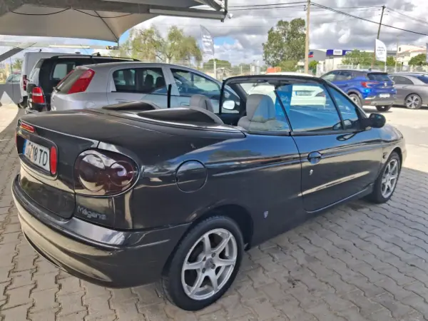 Renault Mégane Cabrio 2002 - 3500 EUR, 140000 km - AUTO.MOTO.pt - 140000km - foto 2 de 9