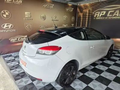 Renault Mégane Coupe 2011 - 7490 EUR, 258000 km - AUTO.MOTO.pt - 258000km - foto 14 de 20
