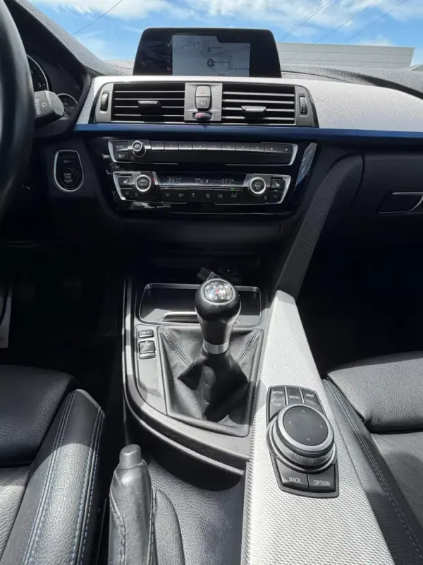 BMW 320 2019 - 24900 EUR, 152000 km - AUTO.MOTO.pt - 152000km - foto 8 de 34
