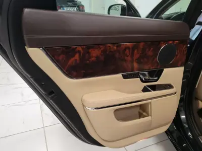 Jaguar XJ 2012 - 19950 EUR, 255600 km - AUTO.MOTO.pt - 255600km - foto 31 de 33