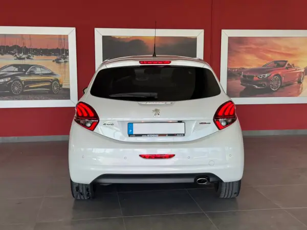 Peugeot 208 2017 - 12990 EUR, 101119 km - AUTO.MOTO.pt - 101119km - foto 11 de 22