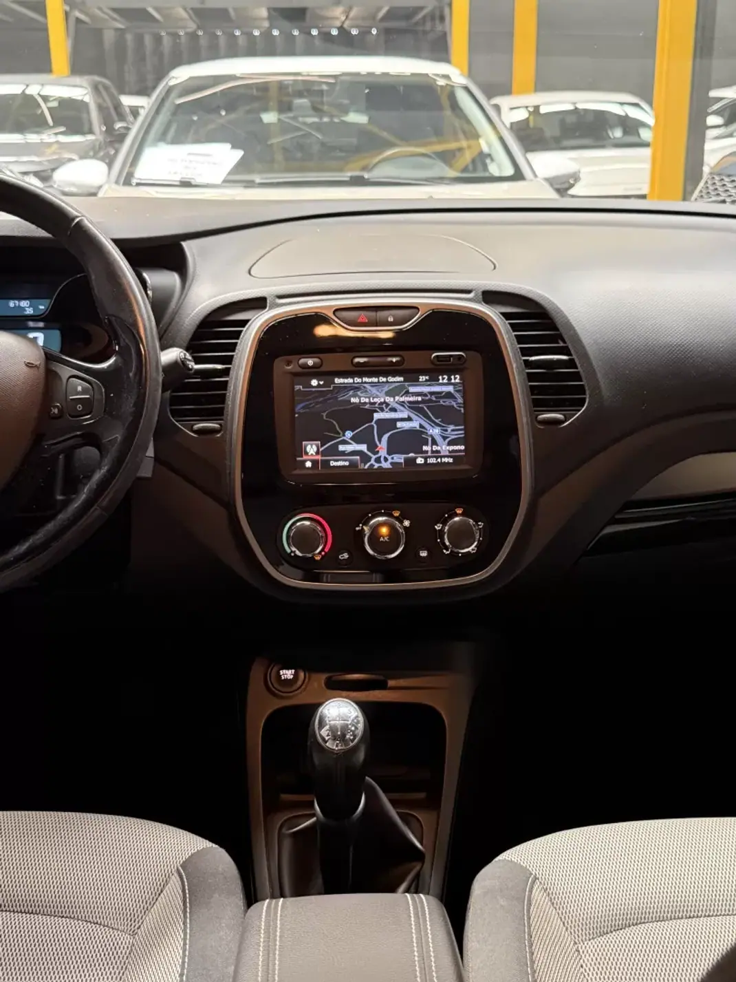 Renault Captur 2016 - 10990 EUR, 67180 km - AUTO.MOTO.pt - 67180km - foto 25 de 30