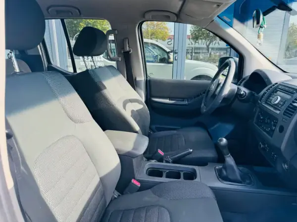 Nissan Navara 2012 - 21500 EUR, 140000 km - AUTO.MOTO.pt - 140000km - foto 14 de 19