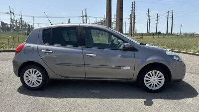 Renault Clio 2010 - 3650 EUR, 202000 km - AUTO.MOTO.pt - 202000km - foto 9 de 15