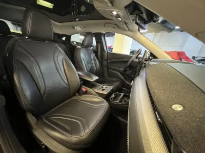 Ford Mustang Mach-E 2022 — foto 5 de 51