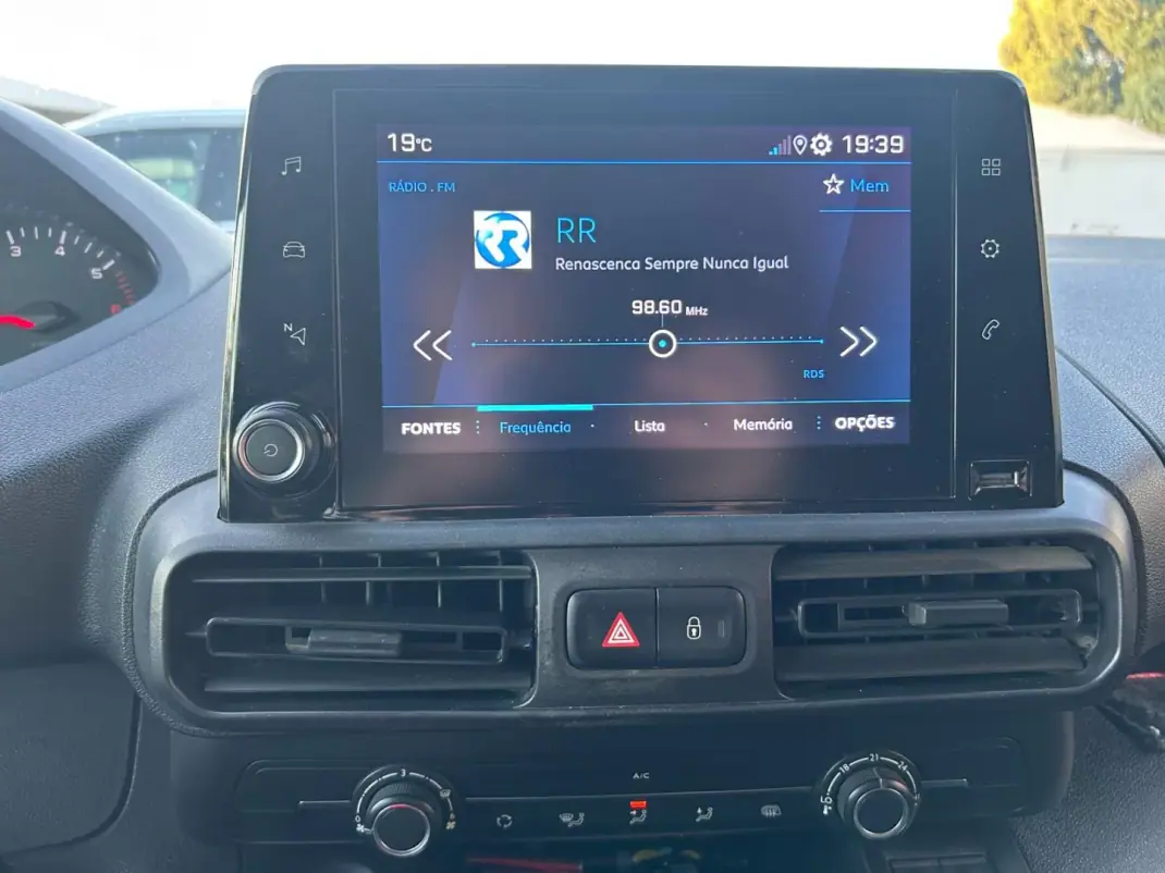 Peugeot PARTNER GIRAFON 2020 - 12990 EUR, 80000 km - AUTO.MOTO.pt - 80000km - foto 12 de 16