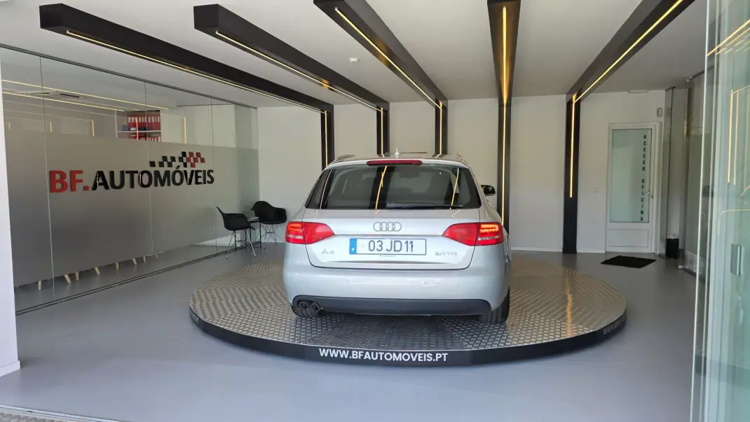 Audi A4 Avant 2010 - 9500 EUR, 253856 km - AUTO.MOTO.pt - 253856km - foto 17 de 52