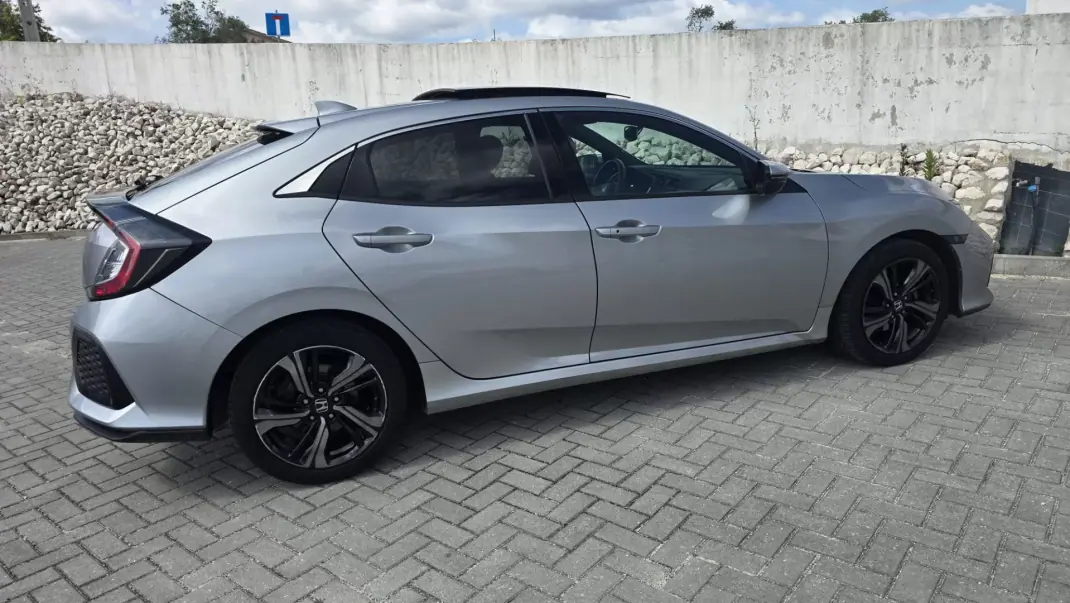 Honda Civic 2017 - 17950 EUR, 128483 km - AUTO.MOTO.pt - 128483km - foto 11 de 30