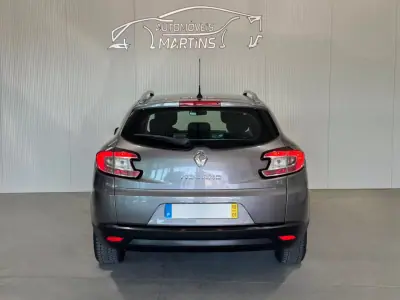 Renault Mégane 2010 - 5990 EUR, 268926 km - AUTO.MOTO.pt - 268926km - foto 8 de 18