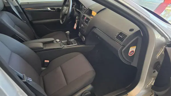 Mercedes-Benz C 220 2010 - 9900 EUR, 291040 km - AUTO.MOTO.pt - 291040km - foto 46 de 61