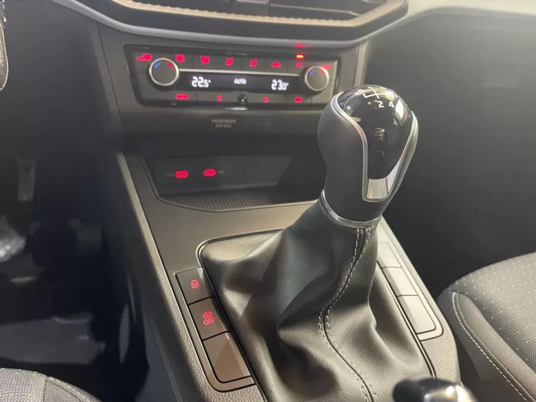 SEAT Ibiza 2024 - 17999 EUR, 1000 km - AUTO.MOTO.pt - 1000km - foto 34 de 40