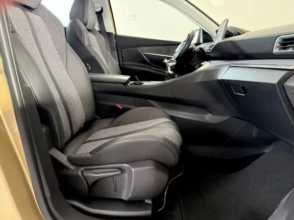Peugeot 3008 2017 - 18500 EUR, 155000 km - AUTO.MOTO.pt - 155000km - foto 31 de 112