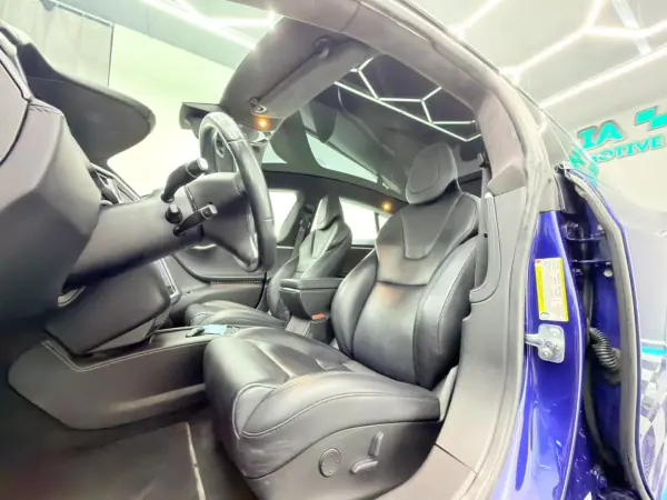 Tesla Model S 2018 - 19500 EUR, 260000 km - AUTO.MOTO.pt - 260000km - foto 20 de 23
