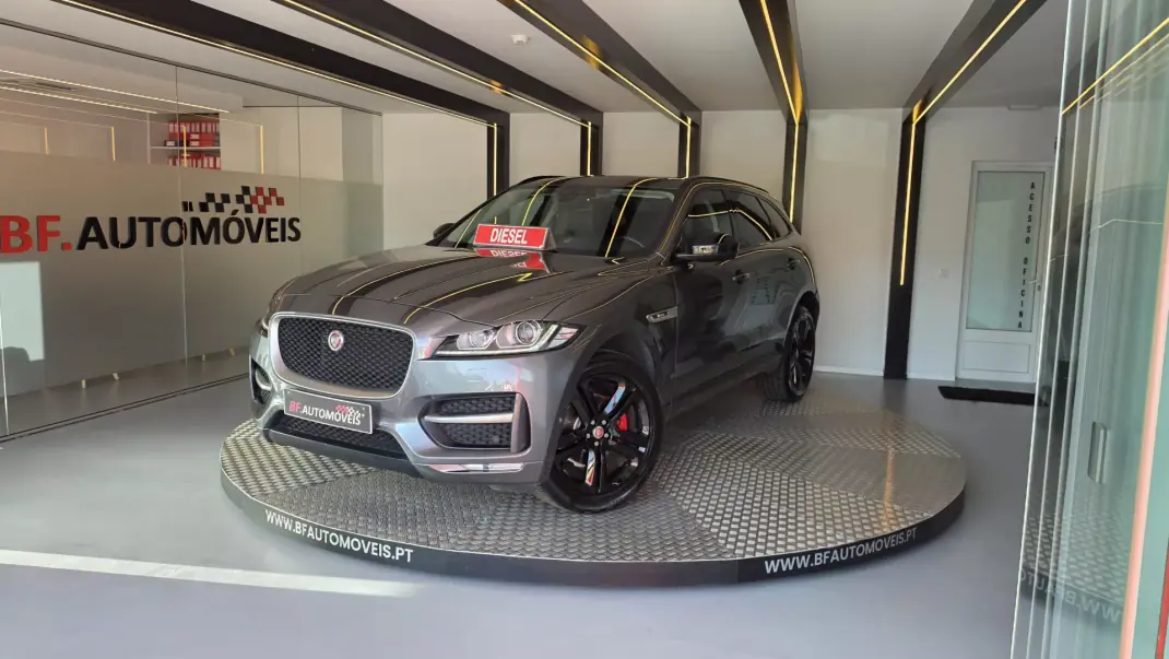 Jaguar F-Pace 2017 - 19500 EUR, 157804 km - 157804km - foto 16 de 74