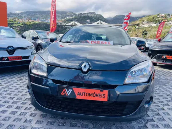 Renault Mégane 2009 - 6950 EUR, 213846 km - AUTO.MOTO.pt - 213846km - foto 2 de 12