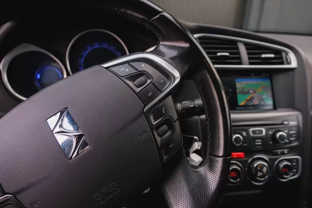 Citroën DS4 2012 - 8900 EUR, 204700 km - AUTO.MOTO.pt - 204700km - foto 21 de 23