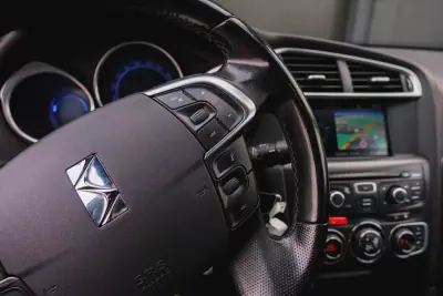 Citroën DS4 2012 - 8900 EUR, 204700 km - AUTO.MOTO.pt - 204700km - foto 21 de 23