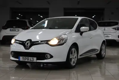 Renault Clio 2015 - 7900 EUR, 146950 km - AUTO.MOTO.pt - 146950km - foto 3 de 15